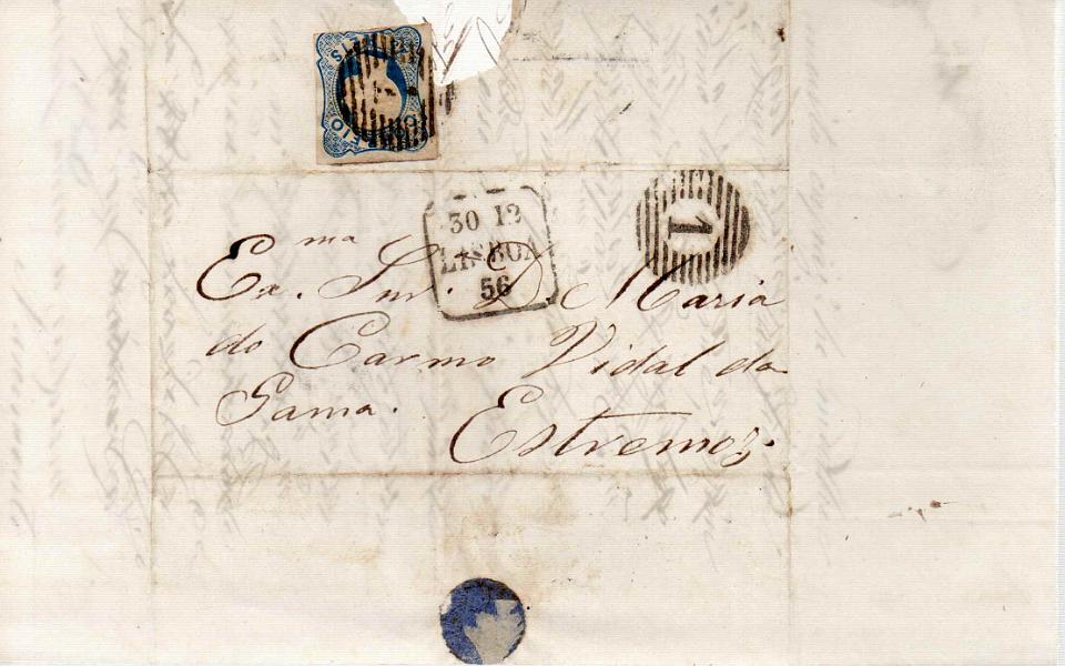 0816.jpg -     Lote:    816            Portugal       Descrição:         1856/58 &mdash; D. Pedro V. Cabelos anelados. CE12, 25 reis azul, com margens curtas em carta datada de Lisboa (30.12.56) para Estremoz.        Carta       Valor Base:     &euro; 12,00     Valor Venda:     Retirado     