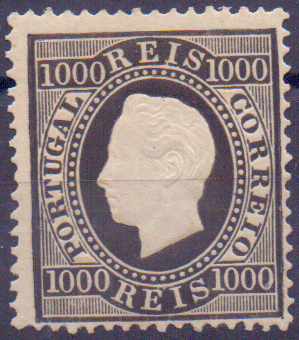 0867.jpg -     Lote:    867            Portugal       Descrição:         1884 &mdash; D. Luís I. Fita direita. Nova cor e valor. CE67, 1000 reis preto, denteado 13 &frac12;, papel porcelana. Valor de catálogo &euro; 480,00.        **       Valor Base:     &euro; 35,00     Valor Venda:     &euro; 50,00     