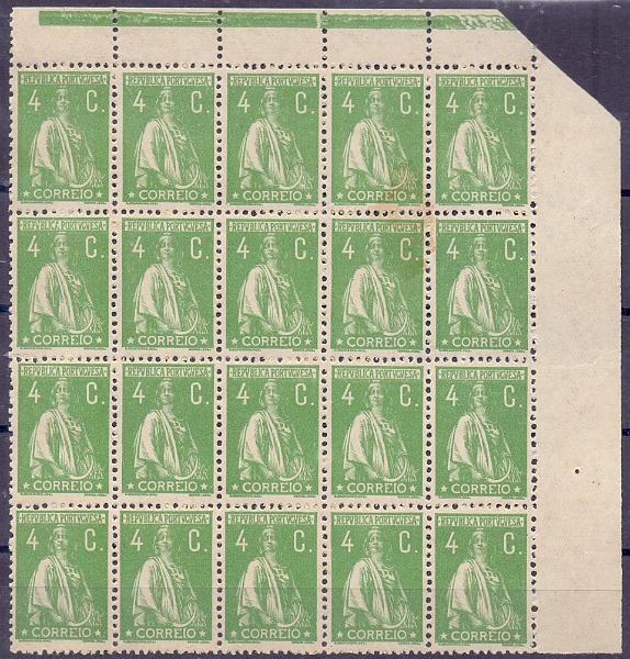 0906.jpg -     Lote:    906            Portugal       Descrição:         1917/20 &mdash; Ceres. CE226, 4c verde, denteado 12x11 &frac12;, papel liso. Bloco com 20 selos, incluindo dois selos com variedades de cliché XXII e XXVII + 13,º selo com início de formação do "4 GROSSO".        ***       Valor Base:     &euro; 75,00     Valor Venda:     &euro; 75,00     