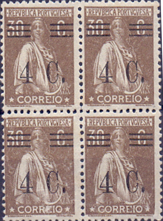 0944.jpg -     Lote:    944            Portugal       Descrição:         1928/29 &mdash; Ceres com sobretaxa. CE452, 4c s/ 30c. Quadra com um dos selos com variedade de barramento tipo VIII no segundo selo. Valor de catálogo &euro; 63,00.        ***       Valor Base:     &euro; 12,00     Valor Venda:     Retirado     