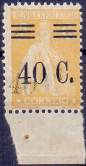 0953.jpg -     Lote:    953            Portugal       Descrição:         1928/29 &mdash; Ceres, com sobretaxa. CE466, 40 s/ 2c amarelo laranja. Selo com DUPLA SOBRETAXA. Ligeiro corte no bordo esquerdo. MR. Valor de catálogo &euro; 316,00.        ***       Valor Base:     &euro; 30,00     Valor Venda:     Retirado     