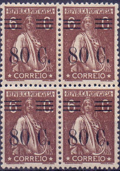 0960.jpg -     Lote:    960            Portugal       Descrição:         1928/29 &mdash; Ceres com sobretaxa. CE478, 80c s/ 6c. Quadra comdois dos selos com variedade de barramento tipo VIII nos primeiro e segundo selo. Valor de catálogo &euro; 96,20.        ***       Valor Base:     &euro; 20,00     Valor Venda:     &euro; 32,00     