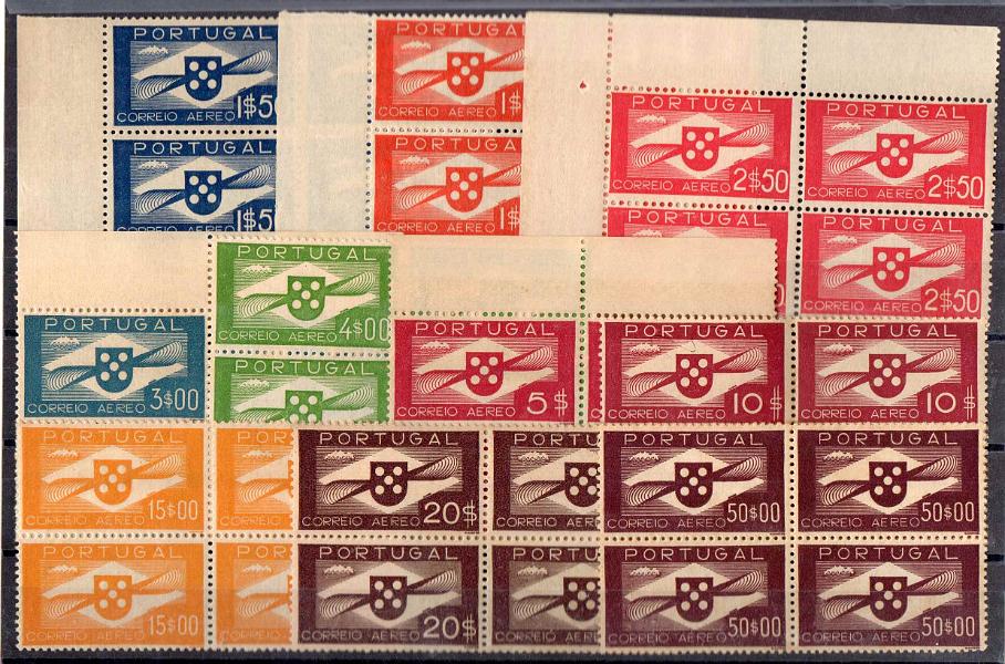 0997.jpg -     Lote:    997            Portugal       Descrição:         1936/41 &mdash; Correio Aéreo. Hélice. CE CA 1/10. Série em quadras. Quadras de 10$00 e 50$00 com alguns ligeiros pontos de óxido. Lote a ver. Valor de catálogo &euro; 2.860,00.        ***       Valor Base:     &euro; 250,00     Valor Venda:     Retirado     