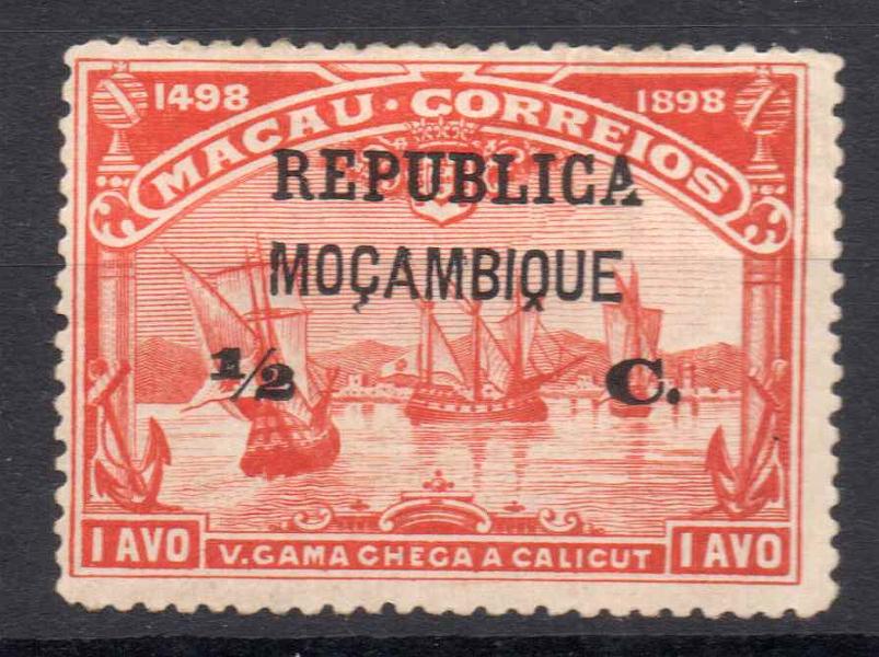 1251.jpg -     Lote:    1251            Moçambique       Descrição:         1913 - 4.º Centenário do descobrimento do caminho marítimo para a Índia, com sobrecargas e sobretaxa, sobre selos de Macau. CE138, &frac12; c s/ 5 reis. Selo com o "A" de REPUBLICA, partido. Variedade não catalogada.        **       Valor Base:     &euro; 6,00     Valor Venda:     &euro; 12,00     