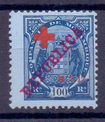 1333.jpg -     Lote:    1333            Companhia de Moçambique       Descrição:         1917 &mdash; Tipo Elefante, com REPUBLICA e sobretaxa CRUZ VERMELHA. CE112, 100 reis azul s/ azul. Valor de catálogo &euro; 130,00.        **       Valor Base:     &euro; 30,00     Valor Venda:     &euro; 38,00     