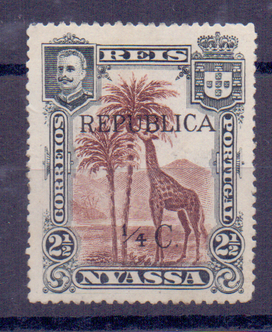 1354.jpg -     Lote:    1354            Companhia do Niassa       Descrição:         1918 &mdash; D. Carlos I, com sobretaxa e sobrecarga REPUBLICA local. CE64, &frac14; c s/ 2 &frac12; reis castanho vermelho. Selo regomado. Valor de catálogo &euro; 300,00.        RG***       Valor Base:     &euro; 30,00     Valor Venda:     &euro; 42,00     