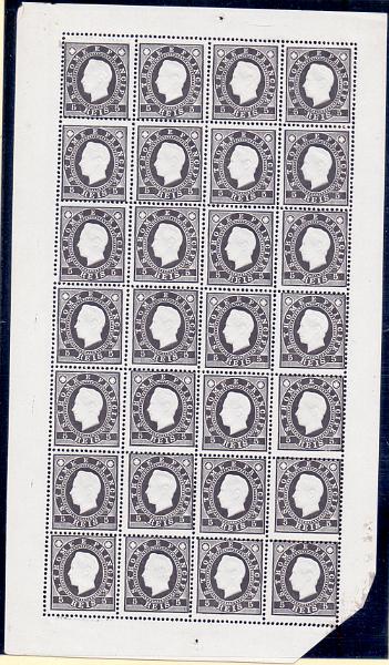 1372.jpg -     Lote:    1372            S. Tomé e Príncipe       Descrição:         1887 &mdash; D. Luís I. Fita direita. CE15, 5 reis preto, denteado 13 &frac12;. Folha completa com 28 selos, com deslocação de denteado. Valor de catálogo &euro; 504,00.        ***       Valor Base:     &euro; 50,00     Valor Venda:     Retirado     