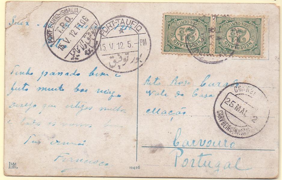 1485.jpg -     Lote:    1485            Portugal       Descrição:         Carimbos circulares datados, tipo 1880. Postal ilustrado lançado a bordo de paquete holandês no Canal do Suez (04.05.12) para Carvoeiro com trânsito por Port-Taufiq (15.05.12). carimbo batido a preto "CARVOEIRO (MAÇÃO)".        PI       Valor Base:     &euro; 15,00     Valor Venda:     &euro; 15,00     