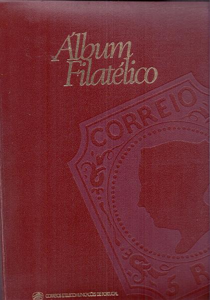 1727.jpg -     Lote:    1727                   Descrição:         Macau. Álbum dos CTT desde 1974 até 1993, incluindo selos, blocos (com faltas), carteiras e folha miniatura das Aves de Rapina. Lote a ver.        Lote       Valor Base:     &euro; 70,00     Valor Venda:     &euro; 130,00     