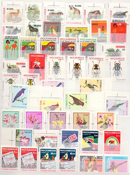 1737.jpg -     Lote:    1737                   Descrição:         Moçambique * Palops. Classificador com centenas de selos novos, blocos, etc. Lote a ver. Bom valor de catálogo.        Lote       Valor Base:     &euro; 100,00     Valor Venda:     Retirado     