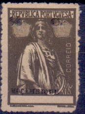 2051.jpg -     Lote:    2051      Lotes pelo Correio      Portugal        Descrição:         1914 &mdash; Ceres. CE153, &frac14; c sépia, denteado 15x14. Selo com a taxa e legenda muito deslocadas.         *       Valor Base:     &euro; 6,00     Valor Venda:     Retirado     