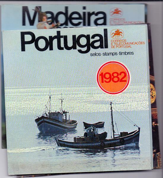 2305.jpg -     Lote:    2305      Lotes pelo Correio      Portugal        Descrição:         1982 &mdash; Portugal. Ano completo de selos (inclui as 3 carteiras - Continente, Açores e Madeira) - valor de catálogo dos selos &euro; 117,00.        ***       Valor Base:     &euro; 20,00     Valor Venda:     Retirado     