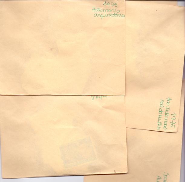 2637.jpg -     Lote:    2637      Lotes pelo Correio             Descrição:         Portugal &mdash; Lote com milhares de selos usados. Lote 5. Lote a ver.        Lote       Valor Base:     &euro; 5,00     Valor Venda:     &euro; 8,00     