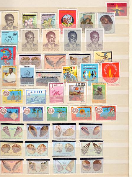 2700.jpg -     Lote:    2700      Lotes pelo Correio             Descrição:         Angola * Palops. Classificador com selos desde 1975 a 1999. Lote a ver.        Lote       Valor Base:     &euro; 100,00     Valor Venda:     &euro; 105,00     