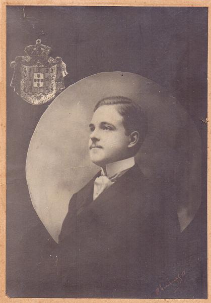 2823.jpg -     Lote:    2823      Lotes pelo Correio             Descrição:         D. Manuel II. Fotografia a preto e branco.        FOTO       Valor Base:     &euro; 8,00     Valor Venda:     &euro; 8,00     