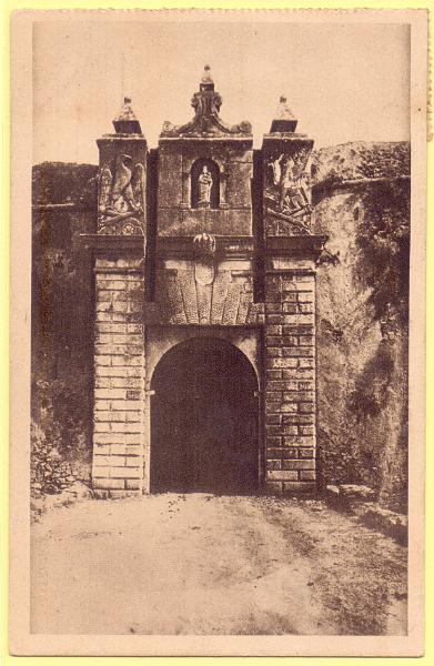 1815.jpg -     Lote:    1815      Lotes pelo Correio             Descrição:         Estremoz &mdash; Porta dos Currais. Circulado com selo "Para os Pobres".        PI       Valor Base:     &euro; 6,00     Valor Venda:     Retirado     