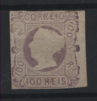 014.jpg -     Lote:    14            Portugal       Descrição:         1853 &mdash; D. Maria II. MF4, 100 reis lilás, papel liso médio, com goma não original. Exemplar sem reparações, com boa cor e relevo, com uma margem de luxo e três margens curtas, uma das quais cortando ligeiramente o quadro de impressão. Certificados de peritagem de NFACP e J. Miranda da Mota. Valor de catálogo &euro; 35.000,00.         (*)       Valor Base:     &euro; 5.000,00     Valor Venda:     &euro;      