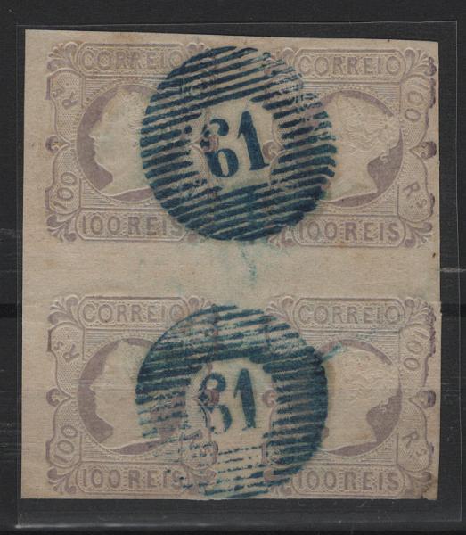 016.jpg -     Lote:    16            Portugal       Descrição:         1853 &mdash; D. Maria II. MF4, 100 reis liláa, papel liso médio. Quadra, com margens curtas a boas, obliterada com carimbo numérico da 1.ª reforma "61 &mdash; GUIMARÃES", tipo 20 barras, batida a azul escuro. Exemplar sem reparações e com boa cor. Ex-Urwick, Ângelo Lima, Gonçalves Novo e Steve Washburne. Certificados de peritagem do NFACP, Portucale Filatelicus e Diena. Valor de catálogo &euro; 28.000,00.         O       Valor Base:     &euro; 4.000,00     Valor Venda:     &euro;      