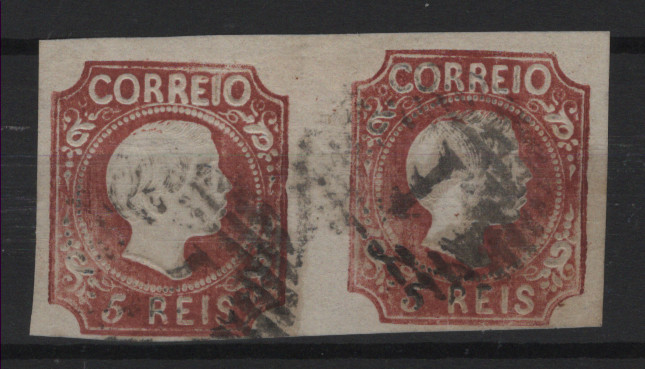 023.jpg -     Lote:    23            Portugal       Descrição:         1855/56 &mdash; D. Pedro V. Cabelos lisos. MF5, 5 reis castanho vermelho, cunho VII. Par horizontal sem reparações ou defeitos, com 3 margens normais e uma curta. Certificado de peritagem Leilões P. Dias, Lda. Valor de catálogo &euro; 3.400,00.         O       Valor Base:     &euro; 350,00     Valor Venda:     &euro;      