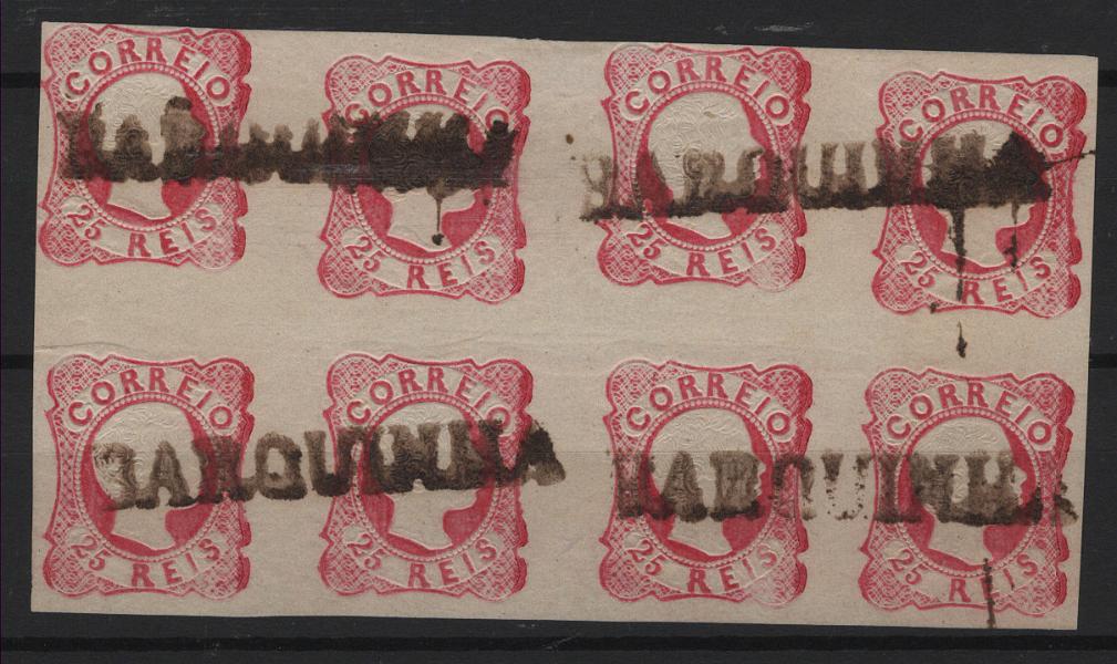 039.jpg -     Lote:    39            Portugal       Descrição:         1856/58 &mdash; D. Pedro V. Cabelos anelados. MF13, 25 reis carmim rosa, cunho IV, papel liso médio. Bloco com 8 selos, com margens normais, obliterados com carimbo nominativo batido a sépia "BARQUINHA". Bloco com boa cor, sem defeitos ou reparações assinaláveis. Muito raro nas emissões Borja Freira os múltiplos com carimbos nominativos. Certificado de peritagem de Leilões P. Dias, Lda.          O       Valor Base:     &euro; 250,00     Valor Venda:     &euro;      