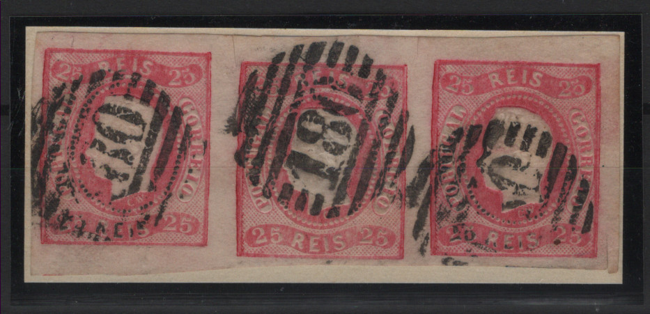 055.jpg -     Lote:    55            Portugal       Descrição:         1866/67 &mdash; D. Luís I, fita curva, não denteados. MF22, 25 reis rosa, cunho IV. Tira horizontal de 3 selos, com duas margens de luxo e duas normais, obliterados com carimbo numérico da 1.ª reforma, batido a preto "180 &mdash; CHAVES", tipo 4.3.4. Exemplar sem defeitos ou reparações.         O       Valor Base:     &euro; 25,00     Valor Venda:     &euro;      