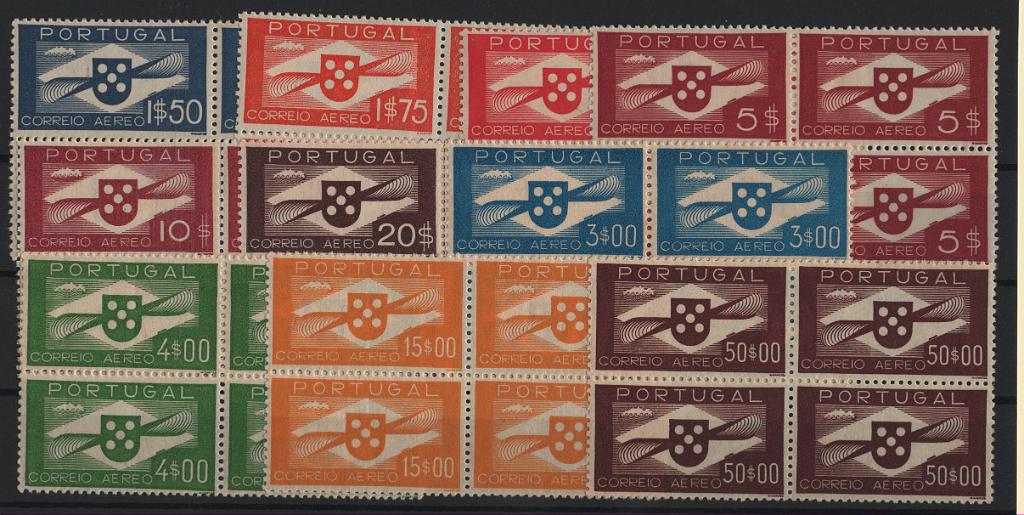 112.jpg -     Lote:    112            Portugal       Descrição:         1936/41 &mdash; Correio aéreo. Tipo Hélice. MF CA 1/10. Série completa em quadras, com goma original sem sinal de charneira. Selos com boa cor, sem defeitos ou reparações. Valor de catálogo &euro; 3.120,00.         ***       Valor Base:     &euro; 400,00     Valor Venda:     &euro;      
