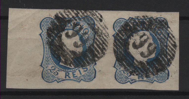 137.jpg -     Lote:    137      Marcofilia em emissões Borja Freire             Descrição:         1855/56 &mdash; D. Pedro V. Cabelos lisos. MF6, 25 reis azul, cunho I (pérolas afastadas). Par horizontal, bordo lateral esquerdo de folha, e com as outras margens de luxo, obliterados com carimbo numérico da 1.ª reforma, batido a preto "66 &mdash; MONTALEGRE", tipo 6.8.6. Exemplar de rara beleza, sem defeitos nem reparações.         O       Valor Base:     &euro; 50,00     Valor Venda:     &euro;      