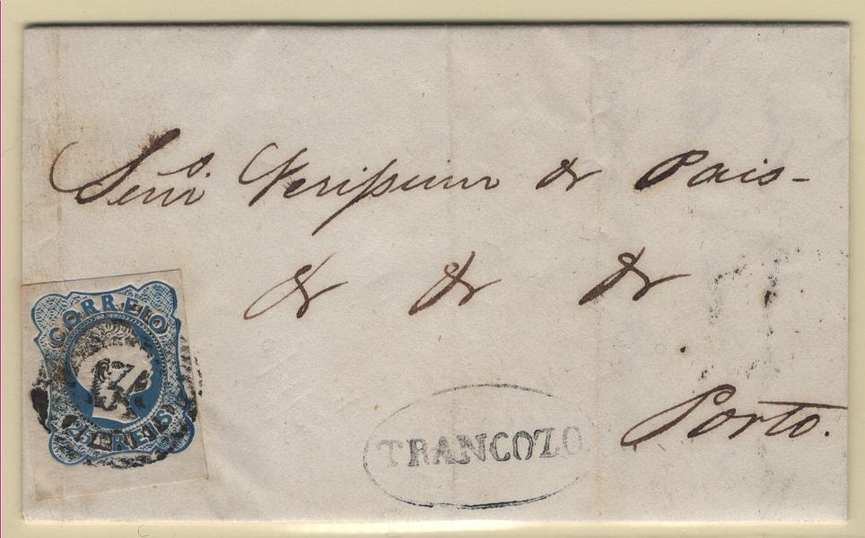 157.jpg -     Lote:    157      Marcofilia em emissões Borja Freire             Descrição:         1856/58 &mdash; D. Pedro V. Cabelos anelados. MF12, 25 reis azul, cunho II (linhas duplas), com margens de luxo a normais, em carta circulada de Trancoso (09.07.57) para o Porto (12.07.57), obliterado com carimbo numérico da 1.ª reforma batido a preto (134 &mdash; TRANCOSO", e carimbo nominativo também batido a preto "TRANCOZO", do período pré-adesivo. Exemplar bonito, sem reparações com ligeira dobra no selo.         Carta       Valor Base:     &euro; 50,00     Valor Venda:     &euro;      