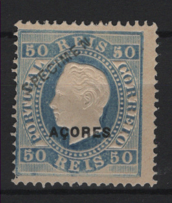 243.jpg -     Lote:    243            Açores       Descrição:         1882/84 &mdash; D. Luís I. Fita direita. Sobrecarga D. MF40, 50 reis azul. Reimpressão de 1905 em denteado 13 &frac12;, com sobrecarga SPECIMEN a preto e oblíqua no canto superior esquerdo, com goma original e sinal de charneira, com boa cor e sem reparações. Valor de catálogo &euro; 370,00.         R**       Valor Base:     &euro; 120,00     Valor Venda:     &euro;      