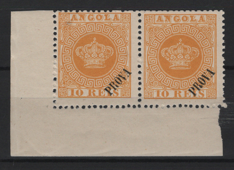 288.jpg -     Lote:    288            Angola       Descrição:         1870/77 &mdash; Coroa. MF2d, 10 reis amarelo laranja, papel liso ESPESSO (100m), denteado 12 Ÿ, tipo I. Par horizontal em canto de folha, sem reparações, com parte da goma espelhada, com alguns dentes curtos na margem inferior, com boa cor e com a sobrecarga "PROVA" grande, impressa a preto. MB e MR. Certificado de peritagem de J. Miranda da Mota.         ***       Valor Base:     &euro; 300,00     Valor Venda:     &euro;      