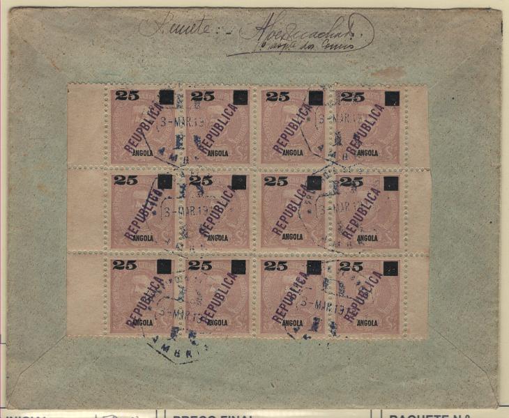 322.jpg -     Lote:    322            Angola       Descrição:         1912 &mdash; D. Carlos I, Mouchon, com sobrecarga REPUBLICA e sobretaxa, tipografadas localmente. Sobrescrito circulado registado no Ambriz (03.03.1913), com bloco de 12 selos (4x3) de 25 s/ 75 reis, MF117, dois dos quais com erros "REUPBLICA" e letras "CA" descaídas, num porte total de 300 reis, para pagar o 10.º porte (250 reis) de uma carta de serviço interno com o peso entre 180 e 200g e prémio de registo (50 reis). Exemplar raro, sem defeitos nem reparações, aberta em 3 lados. Certificado de peritagem de J. Miranda da Mota.         Carta       Valor Base:     &euro; 150,00     Valor Venda:     &euro;      