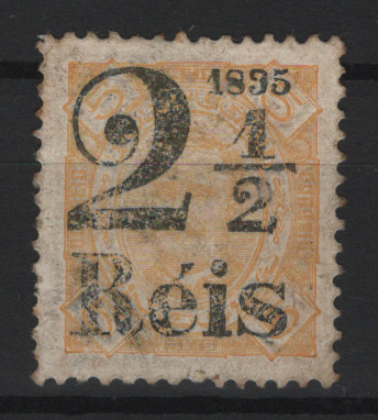 347.jpg -     Lote:    347            Angola       Descrição:         1895 &mdash; Não emitidos. D. Carlos, tipo Diogo Neto, com sobretaxa local. MF NE1, 2 &frac12; reis s/ 5 reis amarelo, papel porcelana, denteado 11 Ÿ. Exemplar muito raro, sem reparações, com 2 dentes curtos, sem goma. Único exemplar conhecido.         *       Valor Base:     &euro; 500,00     Valor Venda:     &euro;      