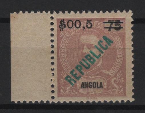 348.jpg -     Lote:    348            Angola       Descrição:         1920 &mdash; Não emitidos. D. Carlos I, Mouchon, com sobrecarga REPUBLICA e sobretaxa, tipografadas localmente. MF NE4, $00,5 s/ 75 reis castanho violeta, papel liso, denteado 11 Ÿ x 12, bordo de folha. Exemplar com boa cor, goma original com charneira, sem reparações nem defeitos. Certificado de peritagem de J. Miranda da Mota. B e MR. Valor de catálogo &euro;          **       Valor Base:     &euro; 75,00     Valor Venda:     &euro;      