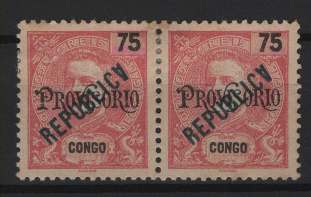357.jpg -     Lote:    357            Congo       Descrição:         1914 &mdash; D. Carlos I, Mouchon com sobrecarga PROVISÓRIO da Casa da Moeda e sobrecarga REPUBLICA tipografada localmente a verde. MF121, 75 reis carmim, papel pontinhado leve, denteado 11 Ÿ x 12. Par horizontal com a letra "A" INVERTIDA da palavra "REPUBLICA, tida como clandestina com este erro. Exemplar sem reparações, com leves afloramentos de óxido, com boa cor. Certificado de peritagem de J. Miranda da Mota.         *       Valor Base:     &euro; 30,00     Valor Venda:     &euro;      