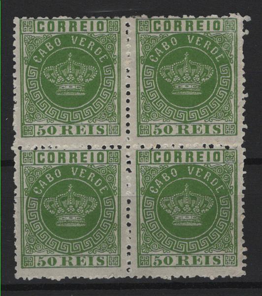 361.jpg -     Lote:    361            Cabo Verde       Descrição:         1877 &mdash; Coroa. MF6, 50 reis verde, papel fino, denteado 12 &frac12;. Quadra com goma original e sinal de charneira, com boa cor, sem reparações e com o denteado farpeado, normal na emissão. Exemplar raro. Valor de catálogo &euro; 1.100,00.         **       Valor Base:     &euro; 350,00     Valor Venda:     &euro;      