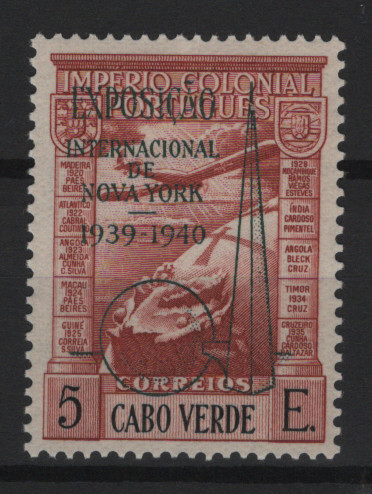 369.jpg -     Lote:    369            Cabo Verde       Descrição:         1938 &mdash; Correio aéreo. Império Colonial Português, com sobrecarga a preto "EXPOSIÇÃO INTERNACIONAL DE NOVA YORK / 1939-1940". MF CA7a, 5$00 castanho vermelho. Exemplar novo com goma original e sinal de charneira, boa cor, sem defeitos nem reparações, assinado no verso. MB e MR. Valor de catálogo &euro; 150,00.         **       Valor Base:     &euro; 50,00     Valor Venda:     &euro;      