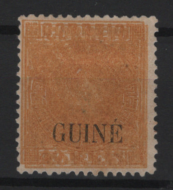 389.jpg -     Lote:    389            Guiné       Descrição:         1885 &mdash; Coroa. Selos de Cabo Verde, com sobrecarga "GUINÉ" grande. Novas cores. MF22, 40 reis amarelo acastanhado, denteado 12 Ÿ, papel liso médio. Exemplar novo sem goma, sem reparações com leves pontos de óxido no verso e com DUPLA IMPRESSÃO total do quadro. Não catalogada. Certificado de peritagem de J. Miranda da Mota.         **       Valor Base:     &euro; 100,00     Valor Venda:     &euro;      