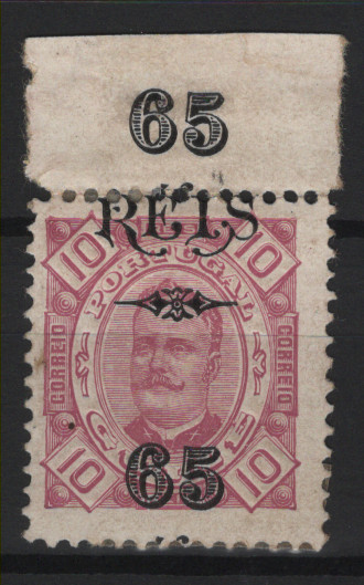 400.jpg -     Lote:    400            Guiné       Descrição:         1902 &mdash; D. Carlos I. MF72a, 65 s/ 10 reis violeta vermelho, denteado 11 Ÿ, papel porcelana. Selo bordo de folha com a sobretaxa DESLOCADA. Exemplar com boa cor, sem reparações e alguma sujidade no verso. Valor de catálogo &euro; 80,00.         **       Valor Base:     &euro; 30,00     Valor Venda:     &euro;      