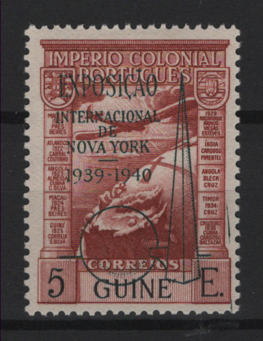 412.jpg -     Lote:    412            Guiné       Descrição:         1938 &mdash; Correio aéreo. Império Colonial Português, com sobrecarga a preto "EXPOSIÇÃO INTERNACIONAL DE NOVA YORK / 1939-1940". MF CA7a, 5$00 castanho vermelho. Exemplar novo com goma original e sinal de charneira, boa cor, sem defeitos nem reparações, assinado no verso. MB e MR. Valor de catálogo &euro; 150,00.         **       Valor Base:     &euro; 50,00     Valor Venda:     &euro;      