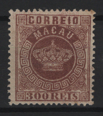 437.jpg -     Lote:    437            Macau       Descrição:         1884 &mdash; Coroa. MF9, 300 reis castanho vermelho, papel liso fino, denteado 12 &frac12;, com goma não original. Selo com boa cor, sem defeitos, nem reparações e com DUPLA IMPRESSÃO da moldura, pouco nítida. Certificado de peritagem de Leilões P. Dias, Lda. Não catalogada.         (*)       Valor Base:     &euro; 100,00     Valor Venda:     &euro;      