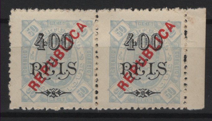 531.jpg -     Lote:    531            Moçambique       Descrição:         1915/20 &mdash; D. Carlos I. Selos de 1902, com sobrecarga REPUBLICA tipografada localmente. MF177a, 400 reis s/ 50 reis, denteado 12 Ÿ, papel pontinhado. Par horizontal, bordo de folha, com boa cor, sem goma, sem reparações e com o denteado farpeado. Valor de catálogo &euro; 400,00.         *       Valor Base:     &euro; 80,00     Valor Venda:     &euro;      