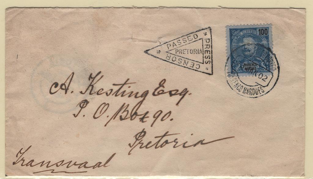 548.jpg -     Lote:    548            Lourenço Marques       Descrição:         1898/1901 &mdash; D. Carlos I Mouchon. MF 41, 100 reis azul s/ azul em sobrescrito circulado de Lourenço Marques (03.01.02) para Pretória (03.02.02), censurada à chegada e marcada com carimbo triangular da censura "PASSED / CENSOR / PRESS / PRETORIA". Exemplar bem conservado, sem reparações e com ligeiros defeitos normais.         Carta       Valor Base:     &euro; 50,00     Valor Venda:     &euro;      