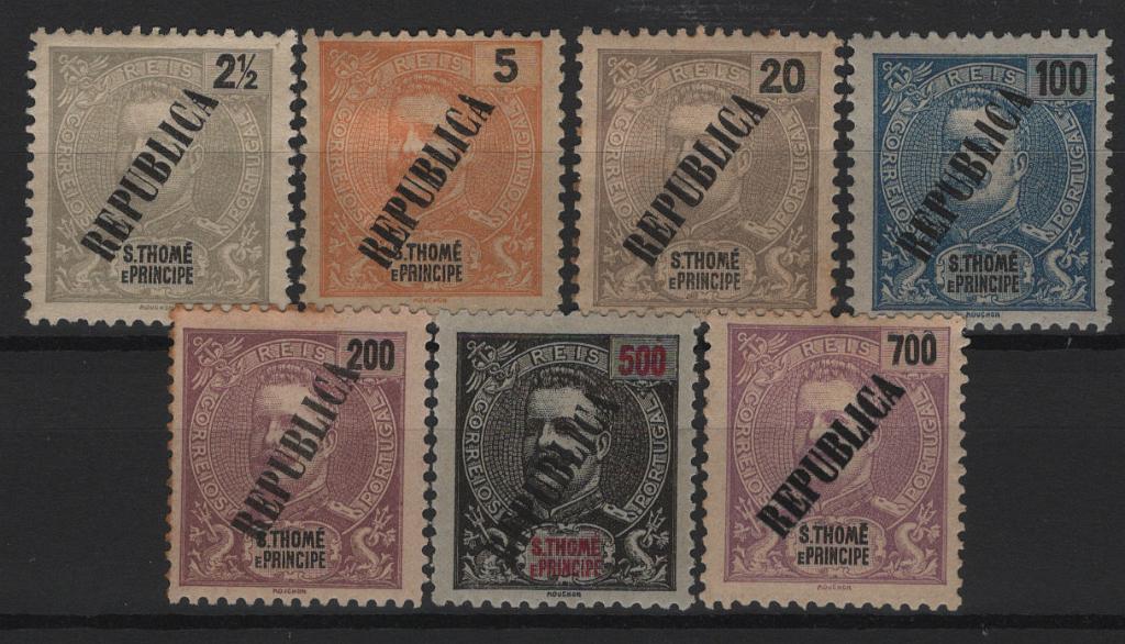 618.jpg -     Lote:    618            S. Tomé e Príncipe       Descrição:         1913 &mdash; D. Carlos I, Mouchon, com sobrecarga REPUBLICA tipografada localmente. MF121/127. Série completa. Selos de 200 e 700 reis sem goma, restantes com goma original e sinal de charneira. Selo de 200 reis com aflorações de óxido. Lote a ver. Valor de catálogo &euro; 291,00.         **/*       Valor Base:     &euro; 50,00     Valor Venda:     &euro;      