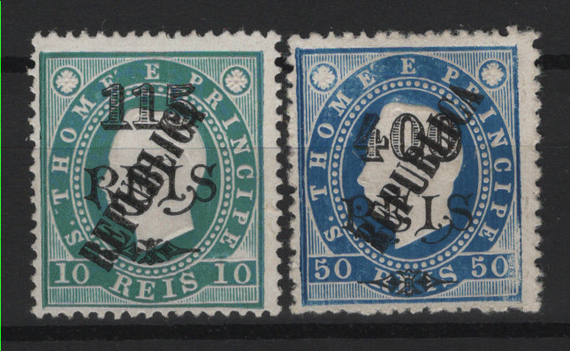 623.jpg -     Lote:    623            S. Tomé e Príncipe       Descrição:         1913 &mdash; D. Luís I. Fita direita. Selos de 1902 com sobrecarga REPUBLICA tipografada localmente. MF129/130. Série completa. Exemplares sem goma, boa cor, sem reparações e selo de 400 s/50 reis com denteado irregular. Valor de catálogo &euro; 219,00.         *       Valor Base:     &euro; 40,00     Valor Venda:     &euro;      