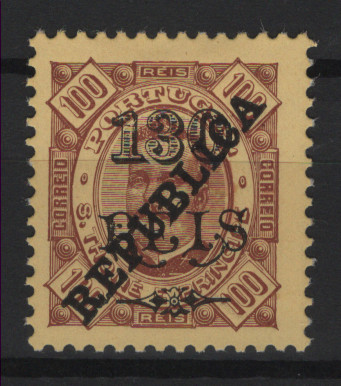 634.jpg -     Lote:    634            S. Tomé e Príncipe       Descrição:         1913 &mdash; D. Carlos I, tipo Diogo Neto. Selos de 1902, com sobrecarga REPUBLICA zincogravada localmente. MF162, 130 s/ 100 reis castanho s/ amarelo, denteado11 Ÿ x12, papel porcelana, sobretaxa tipo II. Exemplar novo, sem goma, boa cor, sem defeitos nem reparações e assinado no verso. Certificado de peritagem de J. Miranda da Mota. Valor de catálogo &euro; 800,00.         *       Valor Base:     &euro; 300,00     Valor Venda:     &euro;      