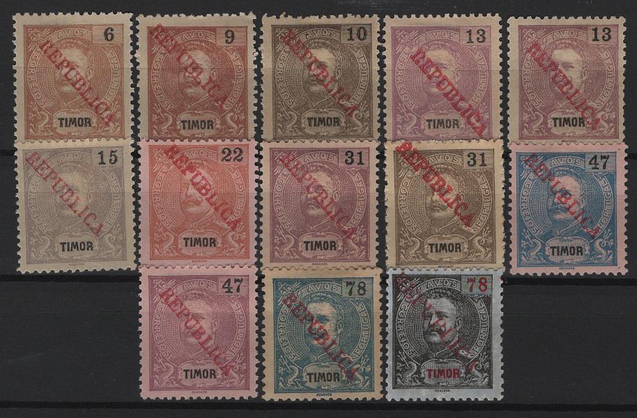 659.jpg -     Lote:    659            Timor       Descrição:         1913 &mdash; D. Carlos I, Mouchon. Selos de 1898/1903, com sobrecarga REPUBLICA tipografada localmente. Sobrecarga tipo III e IV. MF149/161. Série completa, sem goma, com boa cor, sem defeitos nem reparações. B e R. Valor de catálogo &euro; 286,00.         *       Valor Base:     &euro; 60,00     Valor Venda:     &euro;      