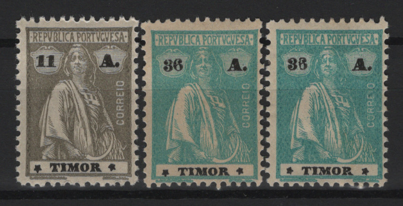 662.jpg -     Lote:    662            Timor       Descrição:         1923 &mdash; Ceres. Novos valores. MF196 e 200 (2), 11 avos + 36 avos, denteado 12x 11 &frac12;, papel liso médio. Lote de 3 selos: um de 11 avos com estrelas II/IV, um de 36 avos com estrelas II/IV e outro de 36 avos com estrelas III/III. Selos com boa cor, goma original com charneira, sem defeitos nem reparações. Valor de catálogo &euro; 240,00.         **       Valor Base:     &euro; 50,00     Valor Venda:     &euro;      