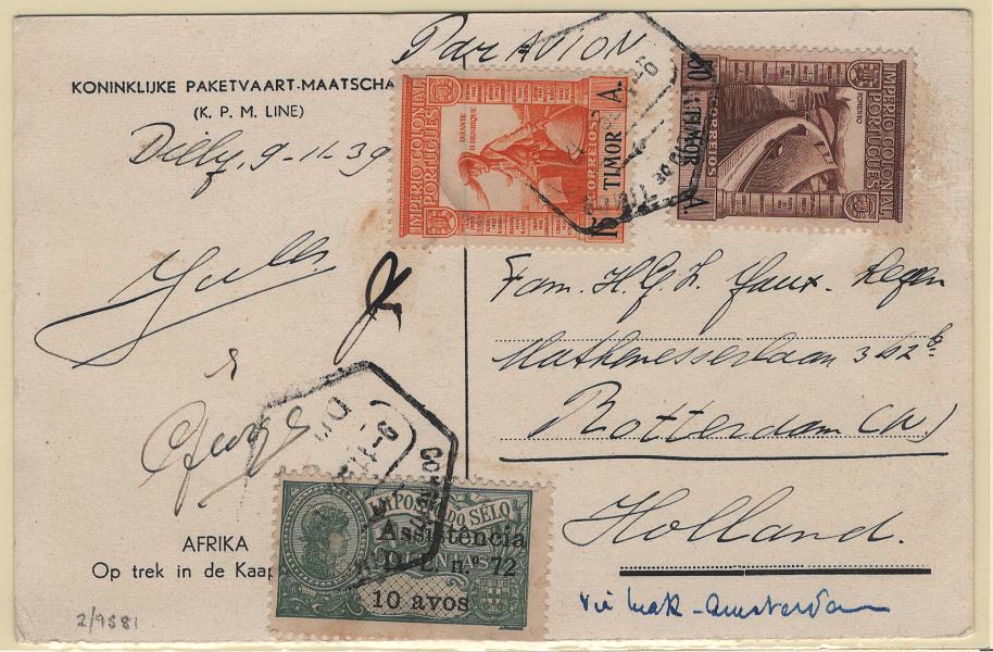 681.jpg -     Lote:    681            Timor       Descrição:         1936/37 &mdash; Imposto postal. ASSISTÊNCIA. Selos fiscais da Ásia, com sobrecarga, tipografada localmente, sobre selos do Imposto Postal + Império Colonial Português. Postal ilustrado circulado de Dili (09.11.39) para Roterdão / Holanda com selo do correio ordinário de 15 avos e 50 avos MF236 e 239 + imposto postal de 10 avos MF IP10. Exemplar muito raro bem conservado, sem defeitos ou reparações.         PI       Valor Base:     &euro; 250,00     Valor Venda:     &euro;      