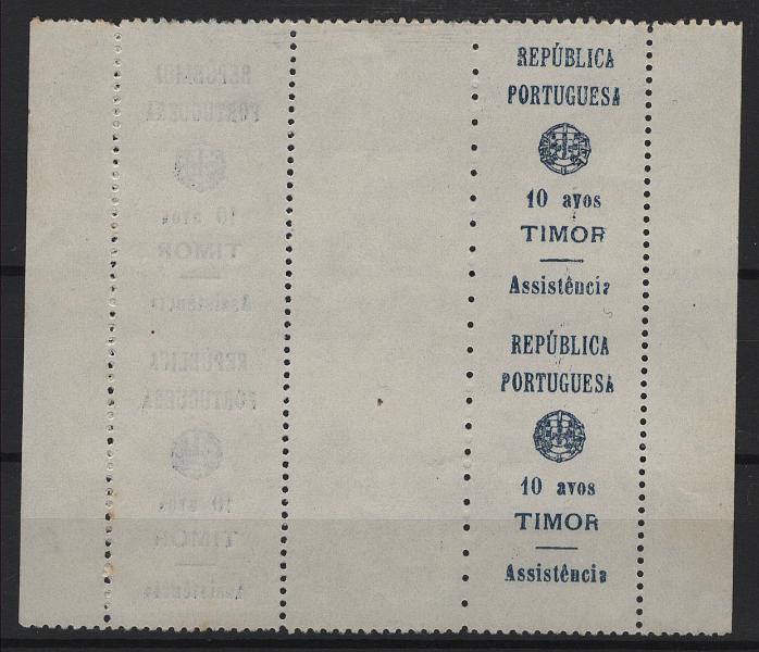 683.jpg -     Lote:    683            Timor       Descrição:         1960/67 &mdash; Imposto postal * ASSISTÊNCIA. MF IP11, 10 avos azul, papel liso, branco, denteado 11 Ÿ. Dois pares verticais em oposição frente e verso, da mesma folha não coincidentes. Um dos pares verticais com falhas na perfuração vertical e NÃO DENTEADOS entre os selos. Exemplar com boa cor, sem defeitos nem reparações. B e R. Certificado de peritagem de J. Miranda da Mota.         *       Valor Base:     &euro; 30,00     Valor Venda:     &euro;      
