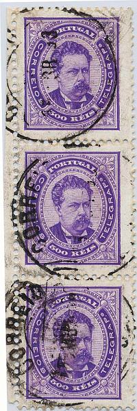 0143.jpg -     Lote:    143            Colecção Invicta       Descrição:         1884/87 &mdash; D. Luís I de frente. Novos valores. CE65, 500 reis violeta, denteado 12 &frac12;. Tira vertical de 3 selos, bordo de folha. MB. Valor de catálogo &euro; 281,10.        O       Valor Base:     &euro; 60,00     Valor Venda:     &euro; 70,00     